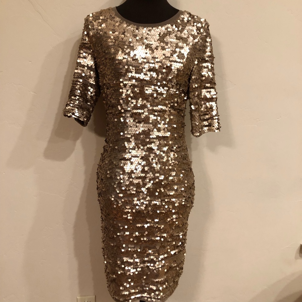 Fitted nude/gold sequins dress